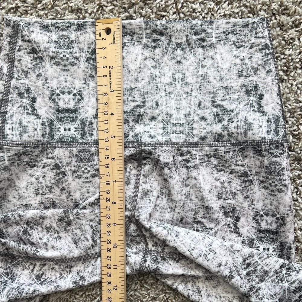 NWOT MIKA Body Wear Abstract Leggings in Size S/M - Picture 8 of 11